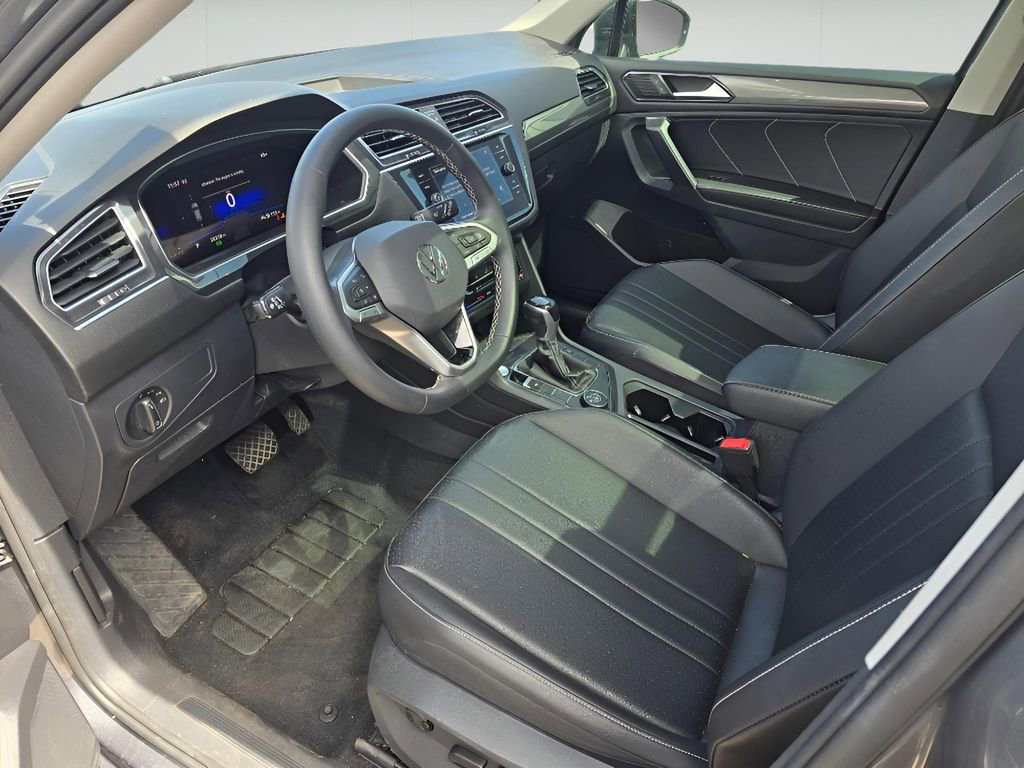 Used 2022 Volkswagen Tiguan SE w/ Panoramic Sunroof Package image 10