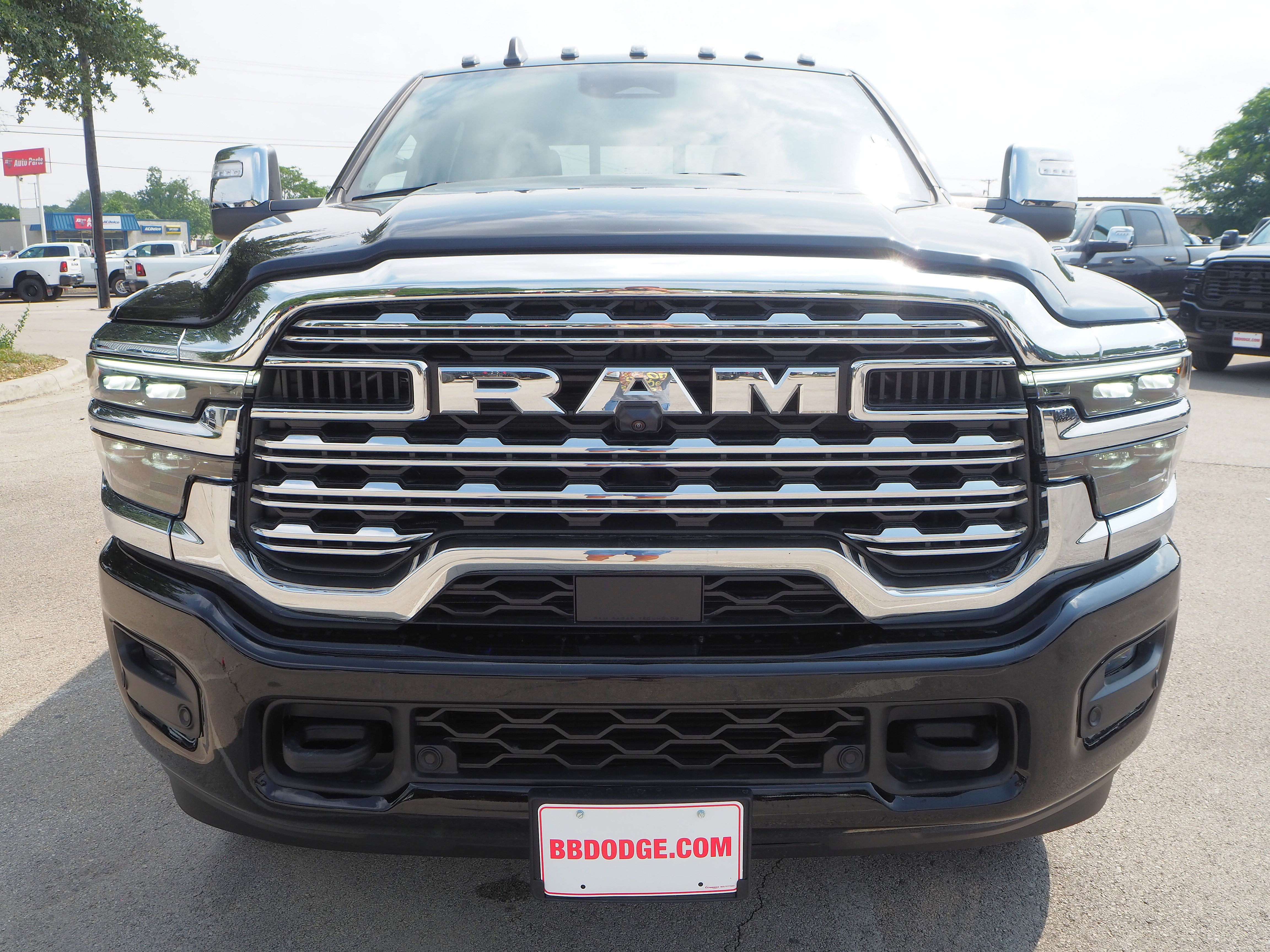 New 2025 RAM 2500 Limited AWD/4WD image 3