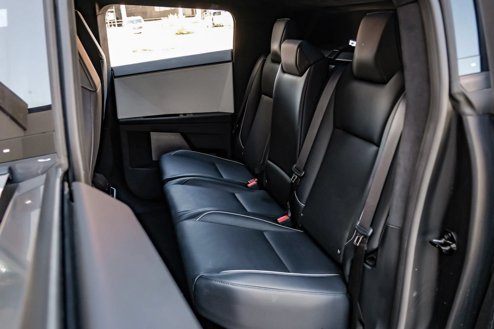 Used 2024 Tesla Cybertruck AWD Crew Cab image 53