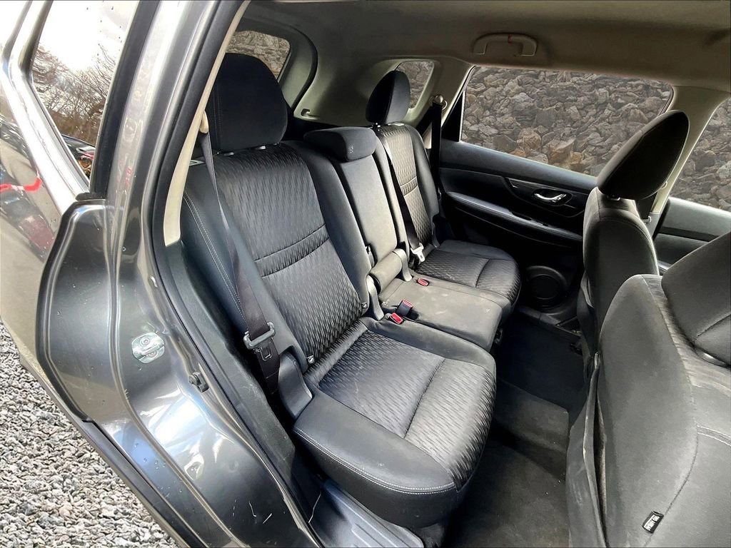 Used 2018 Nissan Rogue SV image 25