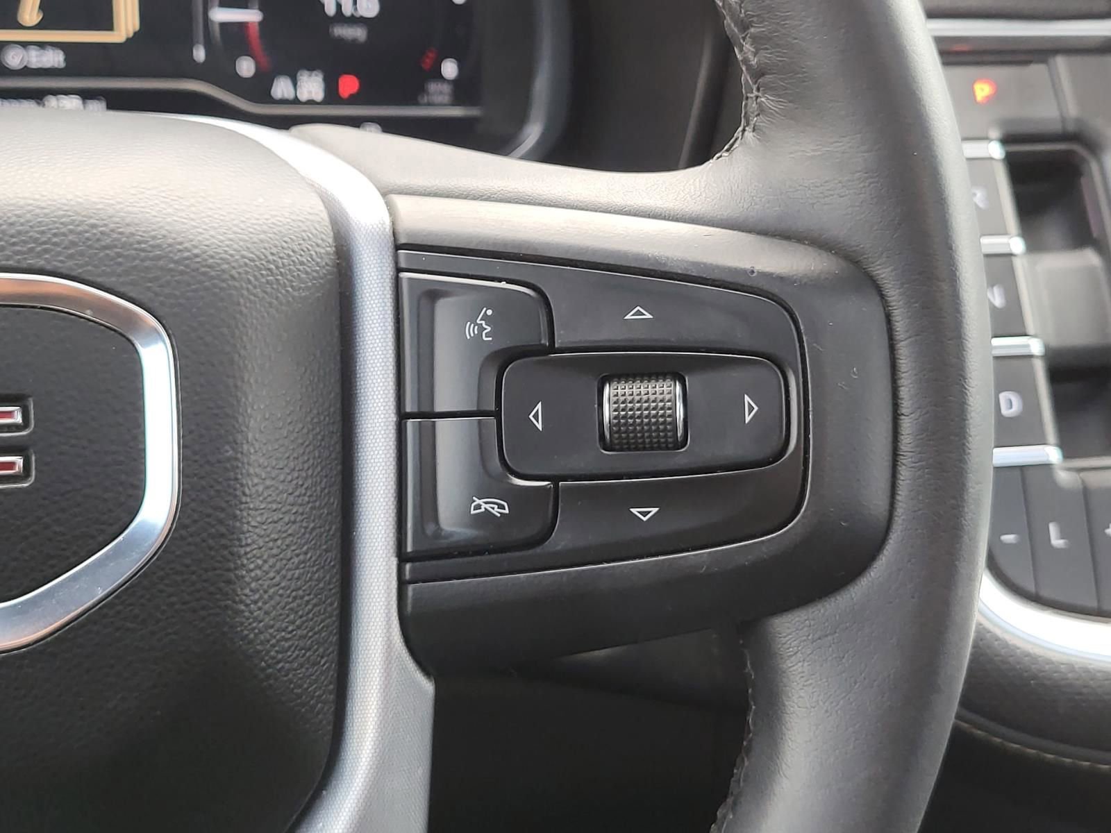 Used 2023 GMC Yukon XL SLT AWD/4WD image 32