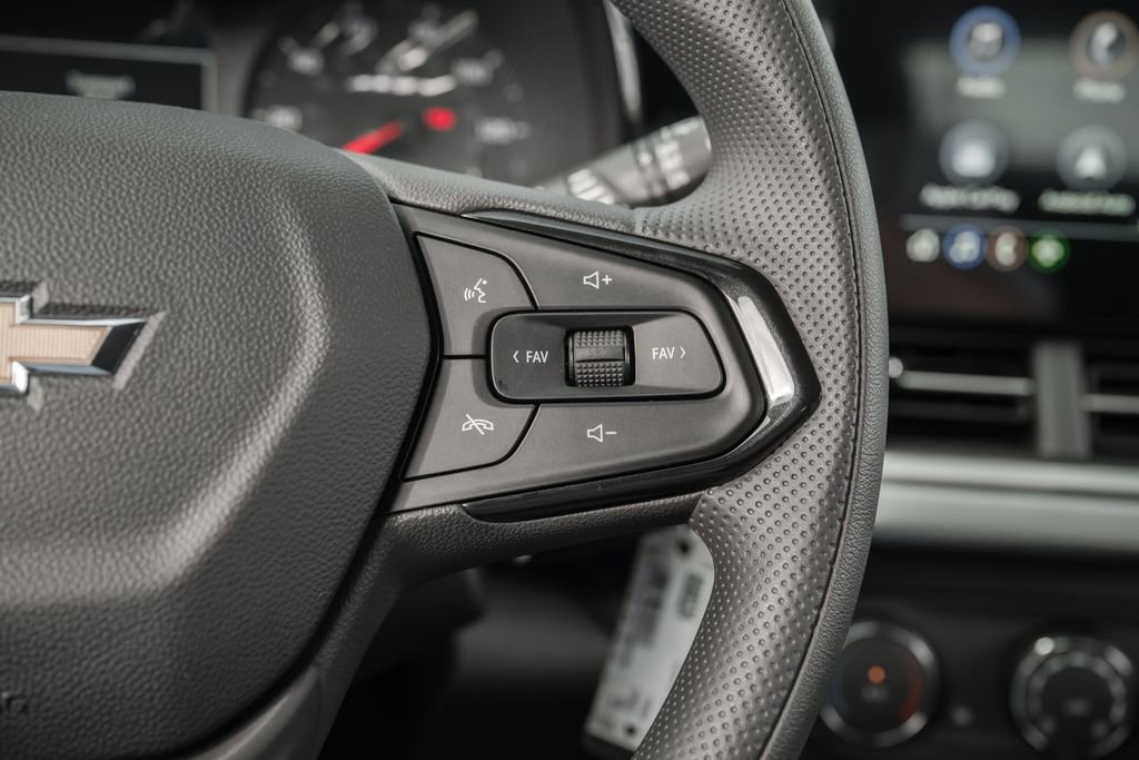 New 2026 Chevrolet Trax LS w/ LS Convenience Package FWD image 20