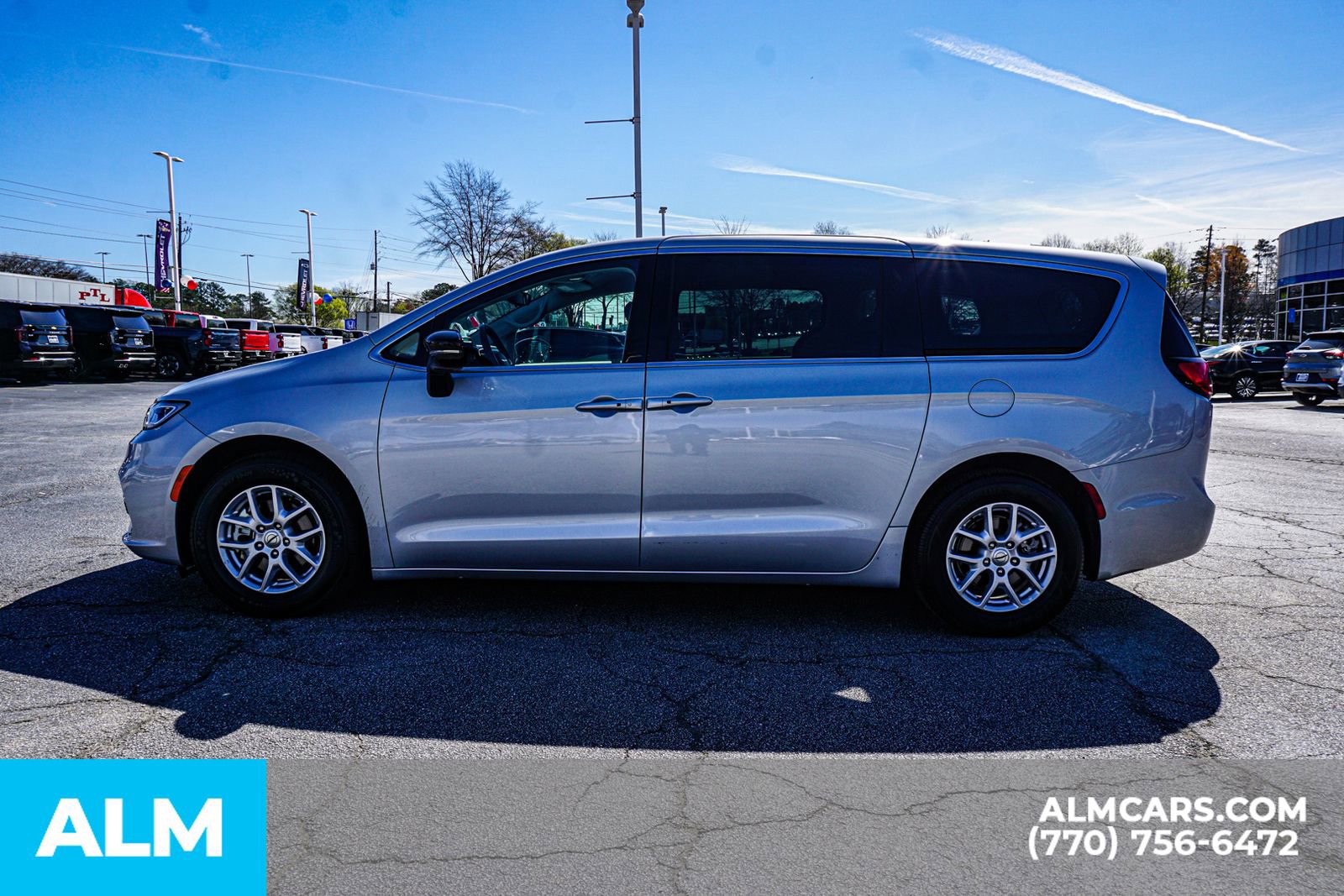 Used 2024 Chrysler Pacifica Touring-L image 10