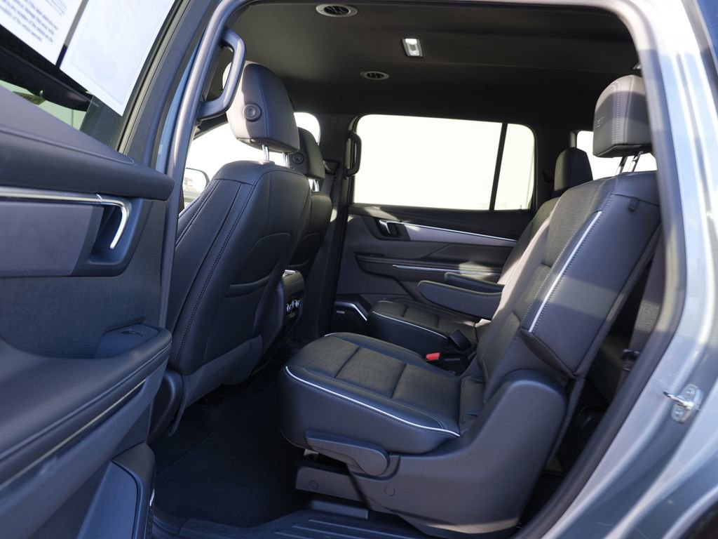 Used 2025 Buick Enclave Sport Touring image 18