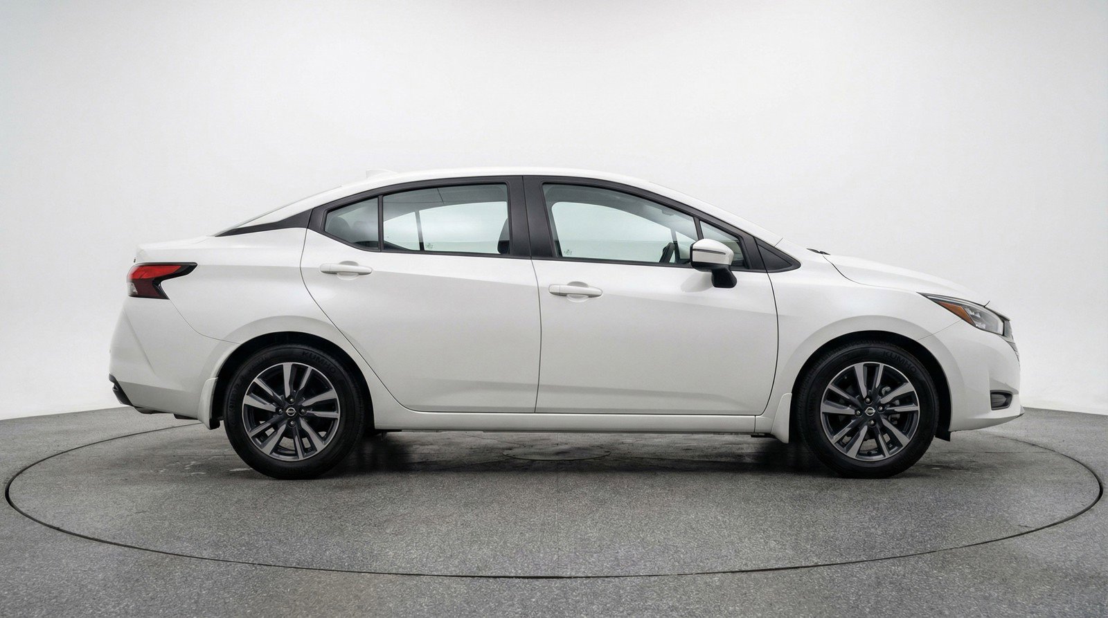 Used 2025 Nissan Versa SV FWD image 11