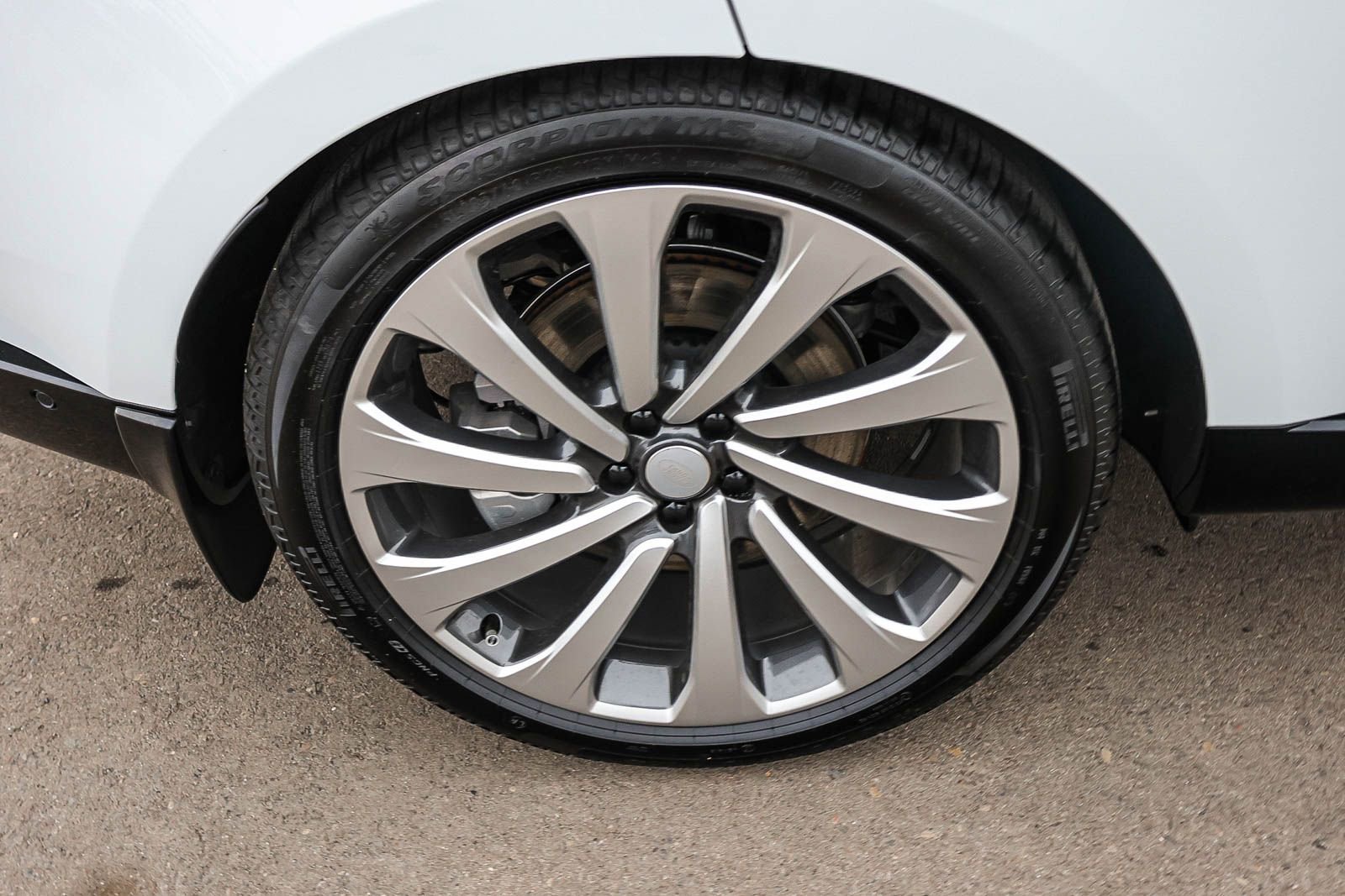 New 2025 Land Rover Range Rover SE image 13