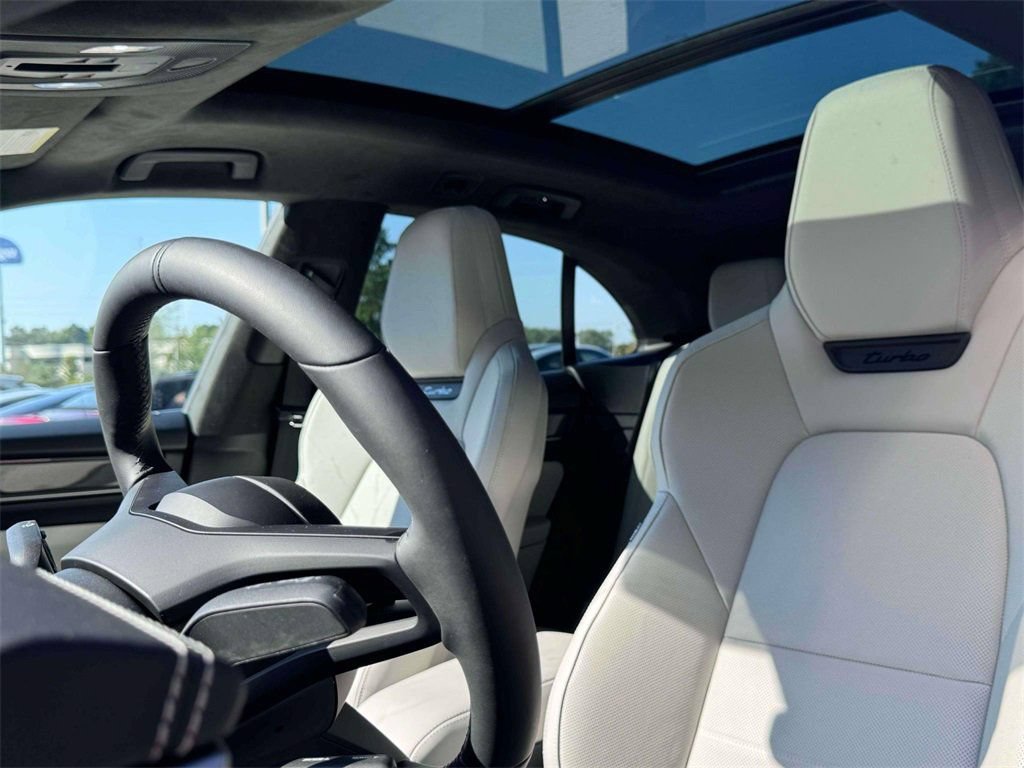 New 2025 Porsche Macan Turbo Electric AWD/4WD image 6