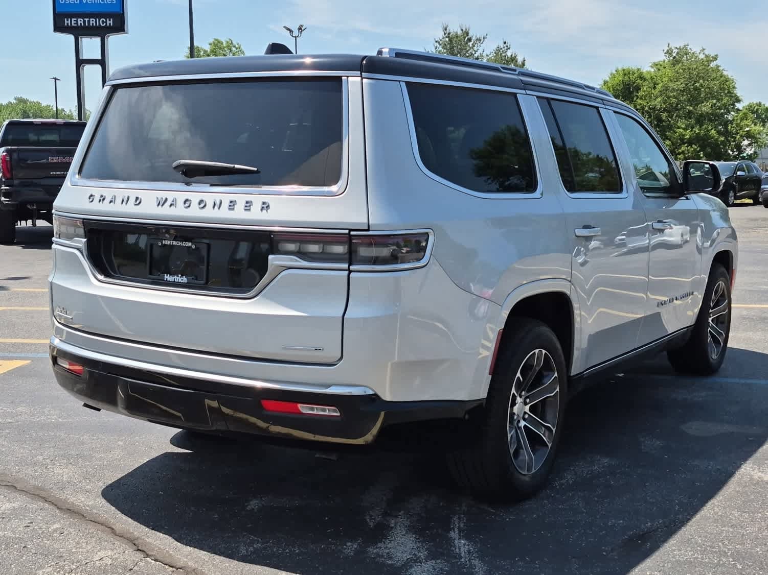 Used 2022 Jeep Grand Wagoneer Series I AWD/4WD image 3