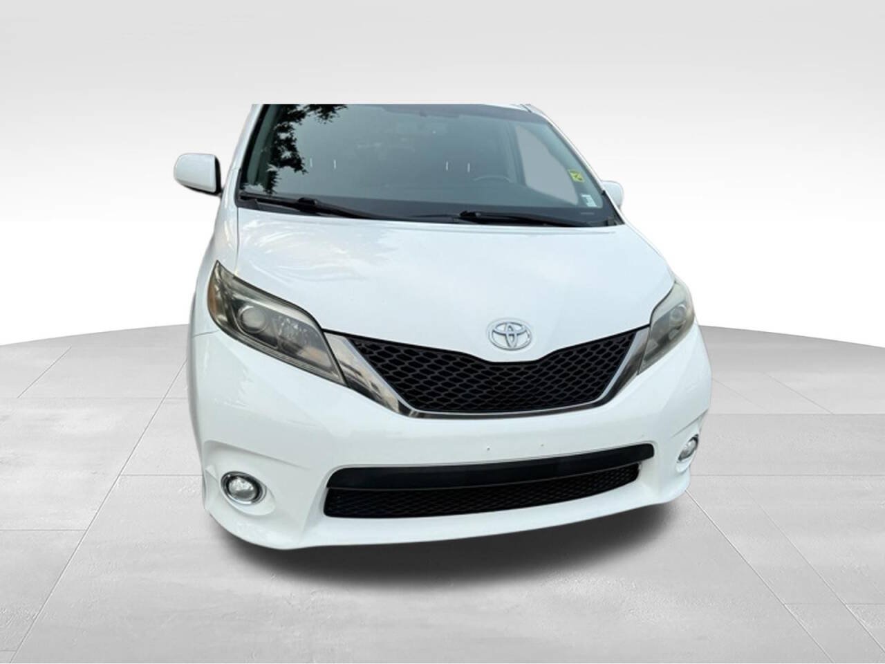 Used 2017 Toyota Sienna SE Premium FWD image 7