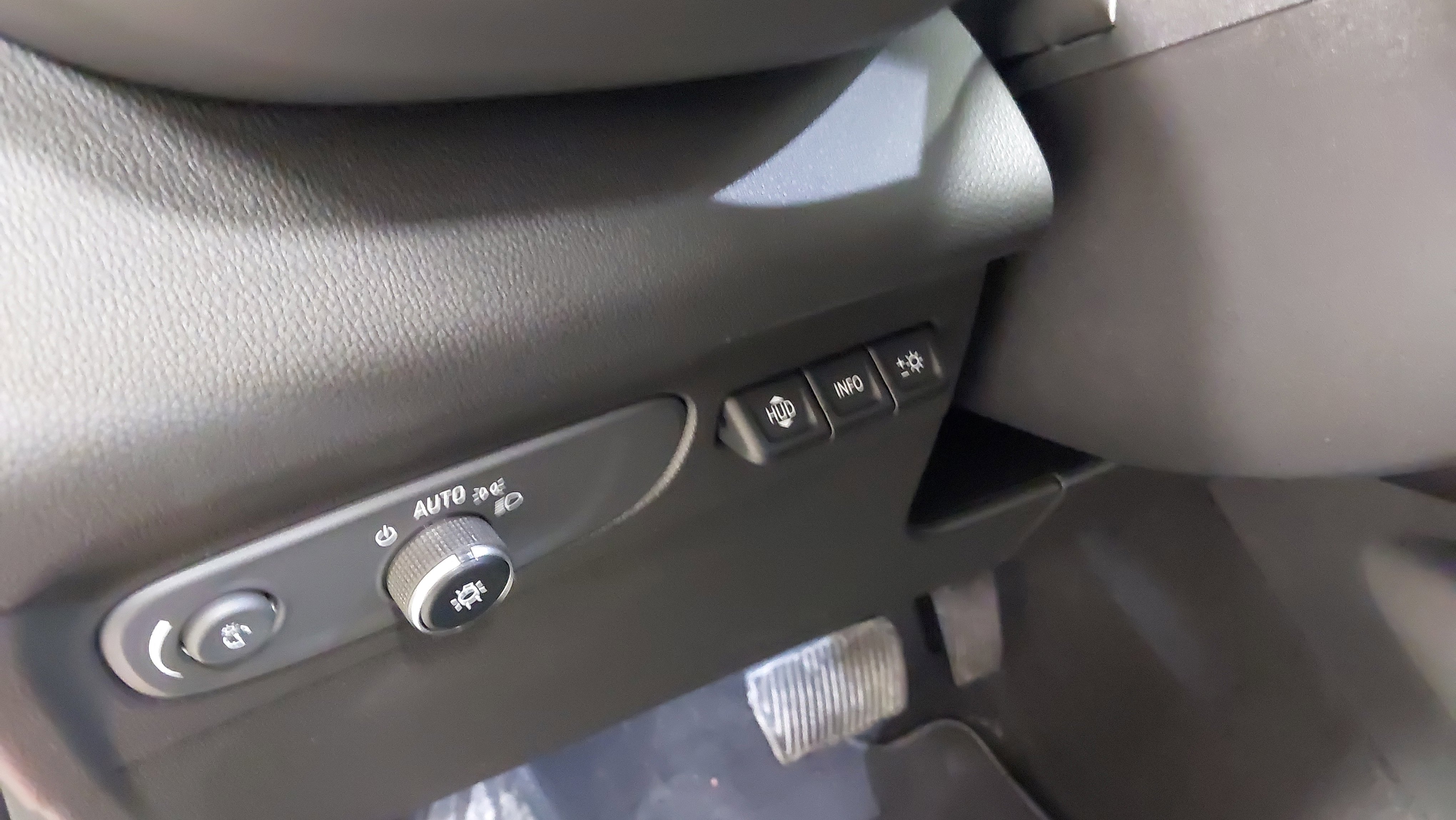 Certified 2021 Buick Envision Essence w/ Technology Package I image 23