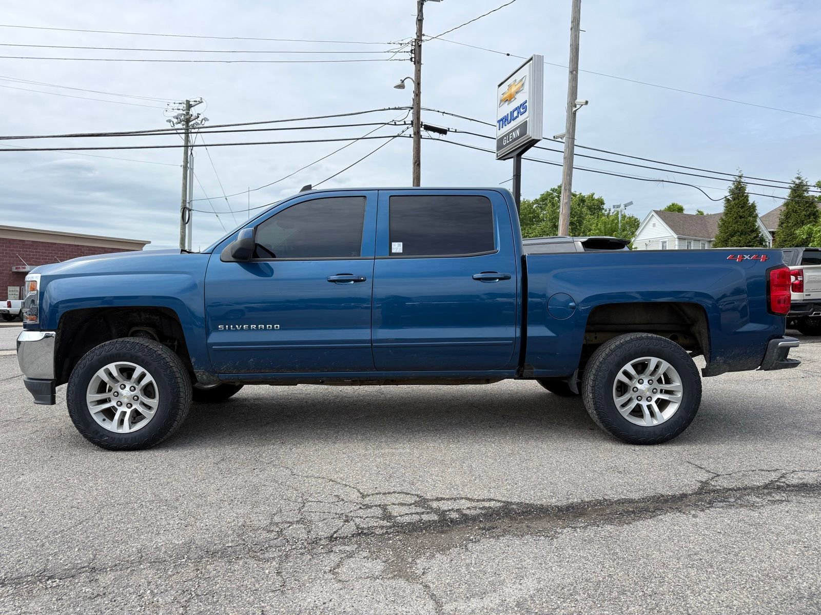 Used 2018 Chevrolet Silverado 1500 LT w/ All Star Edition AWD/4WD image 4