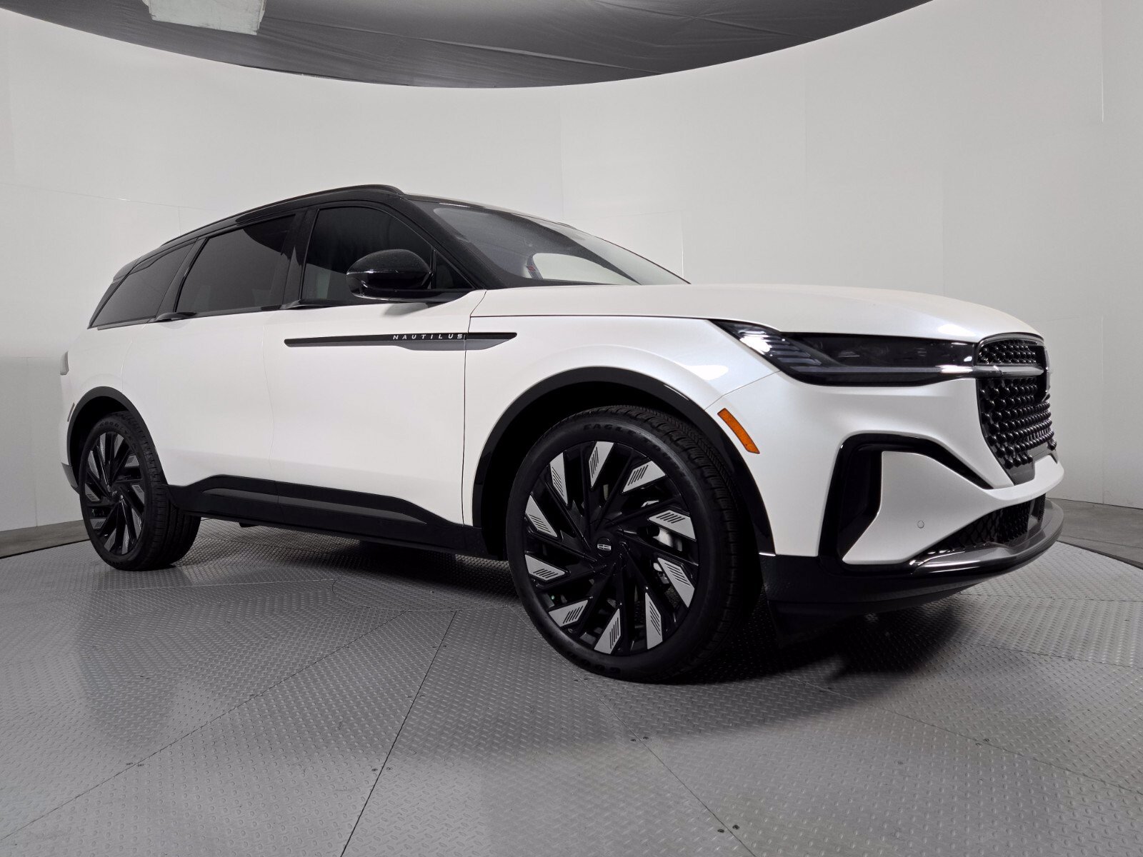New 2026 Lincoln Nautilus Reserve AWD/4WD image 2