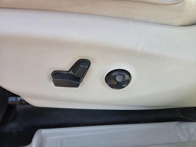 Used 2018 Chrysler Pacifica Touring-L FWD image 16