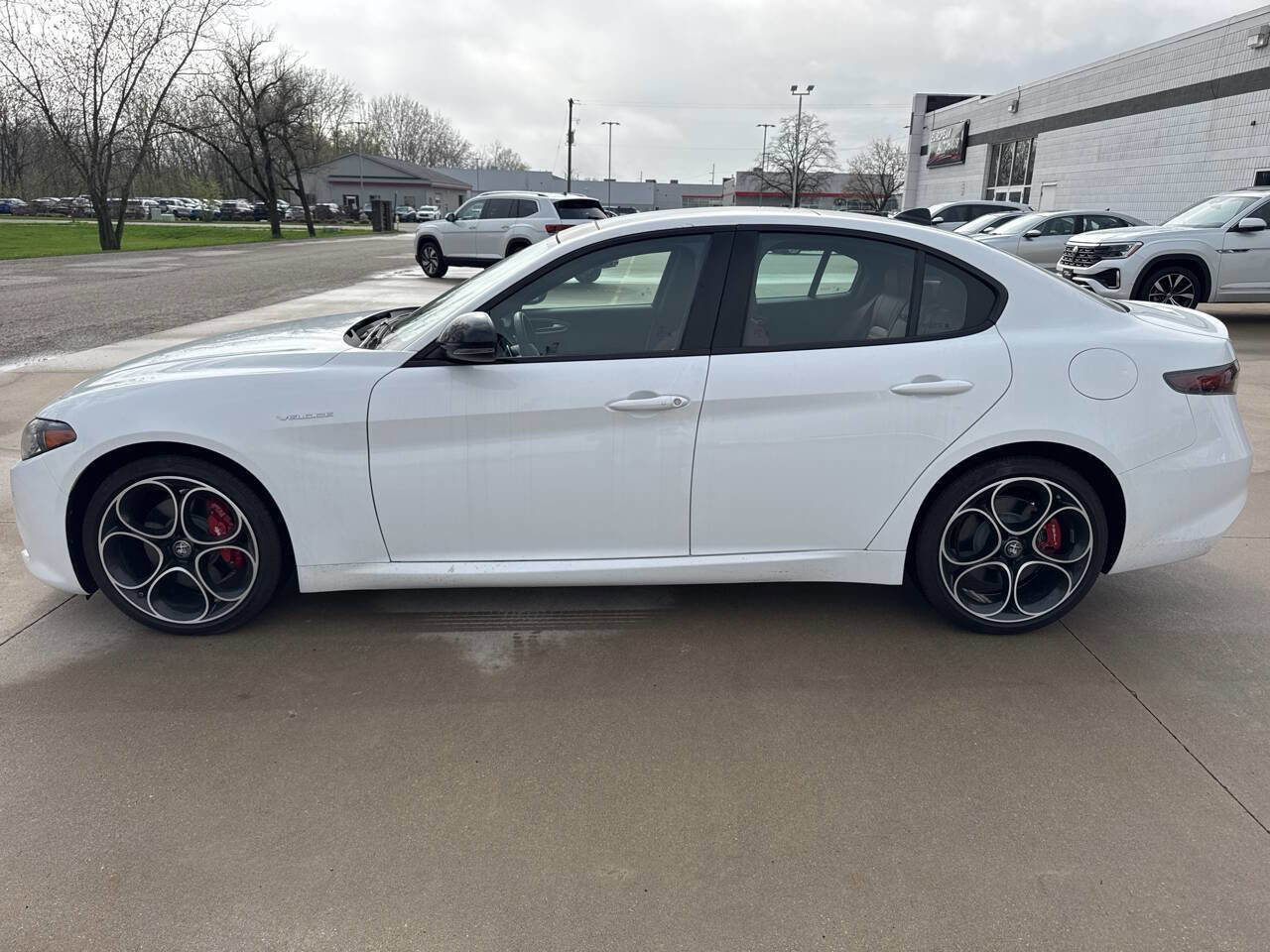Used 2024 Alfa Romeo Giulia Veloce image 3