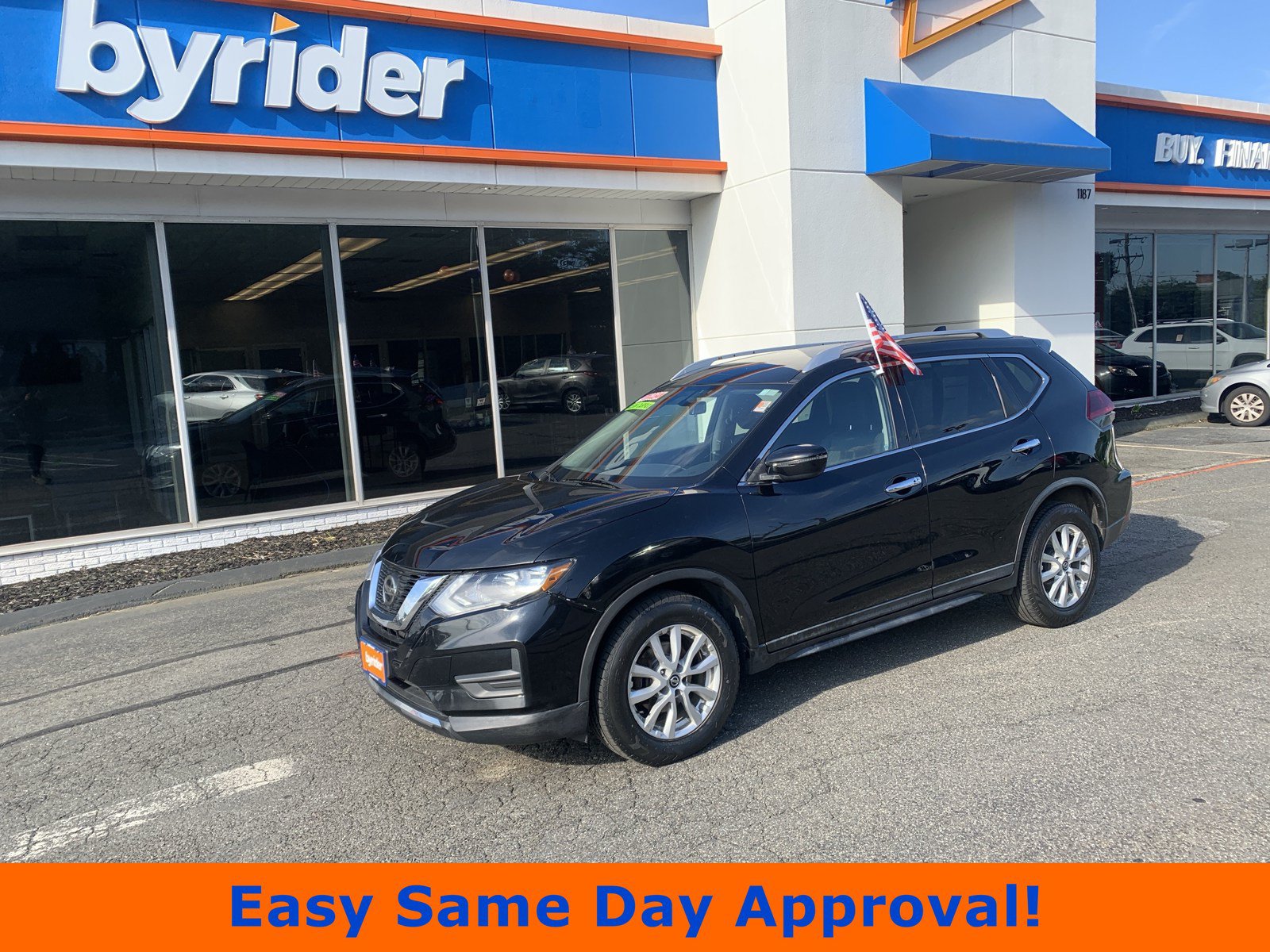 Used 2018 Nissan Rogue SV FWD image 1
