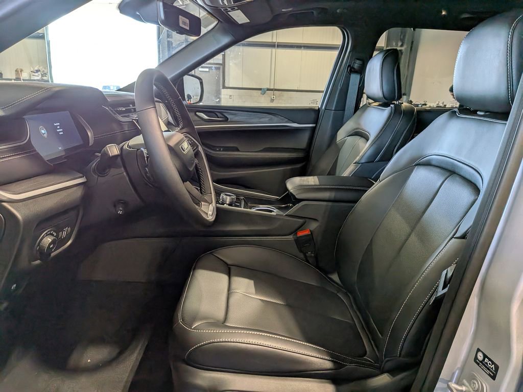 New 2025 Jeep Grand Cherokee Limited w/ Luxury Tech Group II image 12