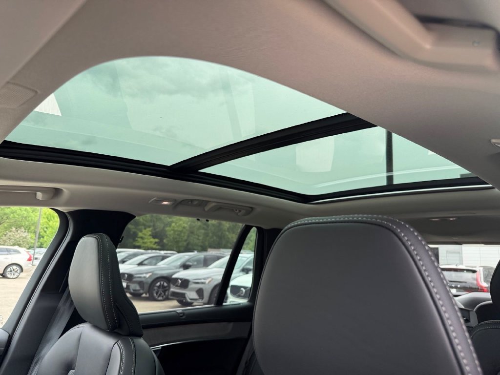 New 2026 Volvo XC90 T8 Ultra w/ Protection Package Premier AWD/4WD image 7
