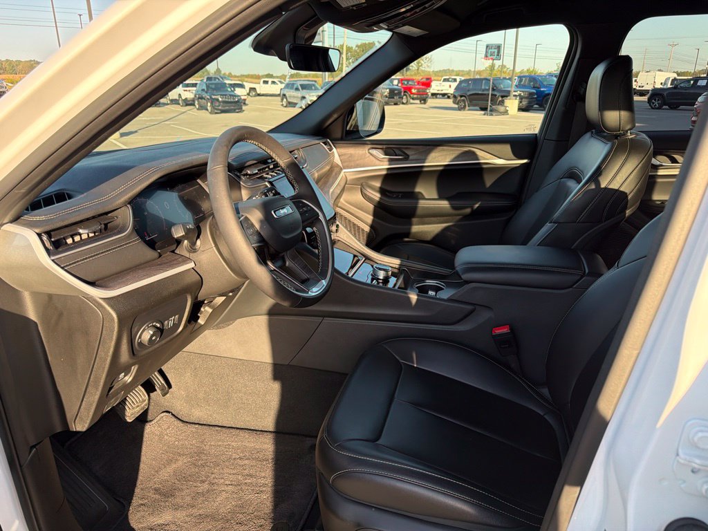 Used 2025 Jeep Grand Cherokee Limited AWD/4WD image 20
