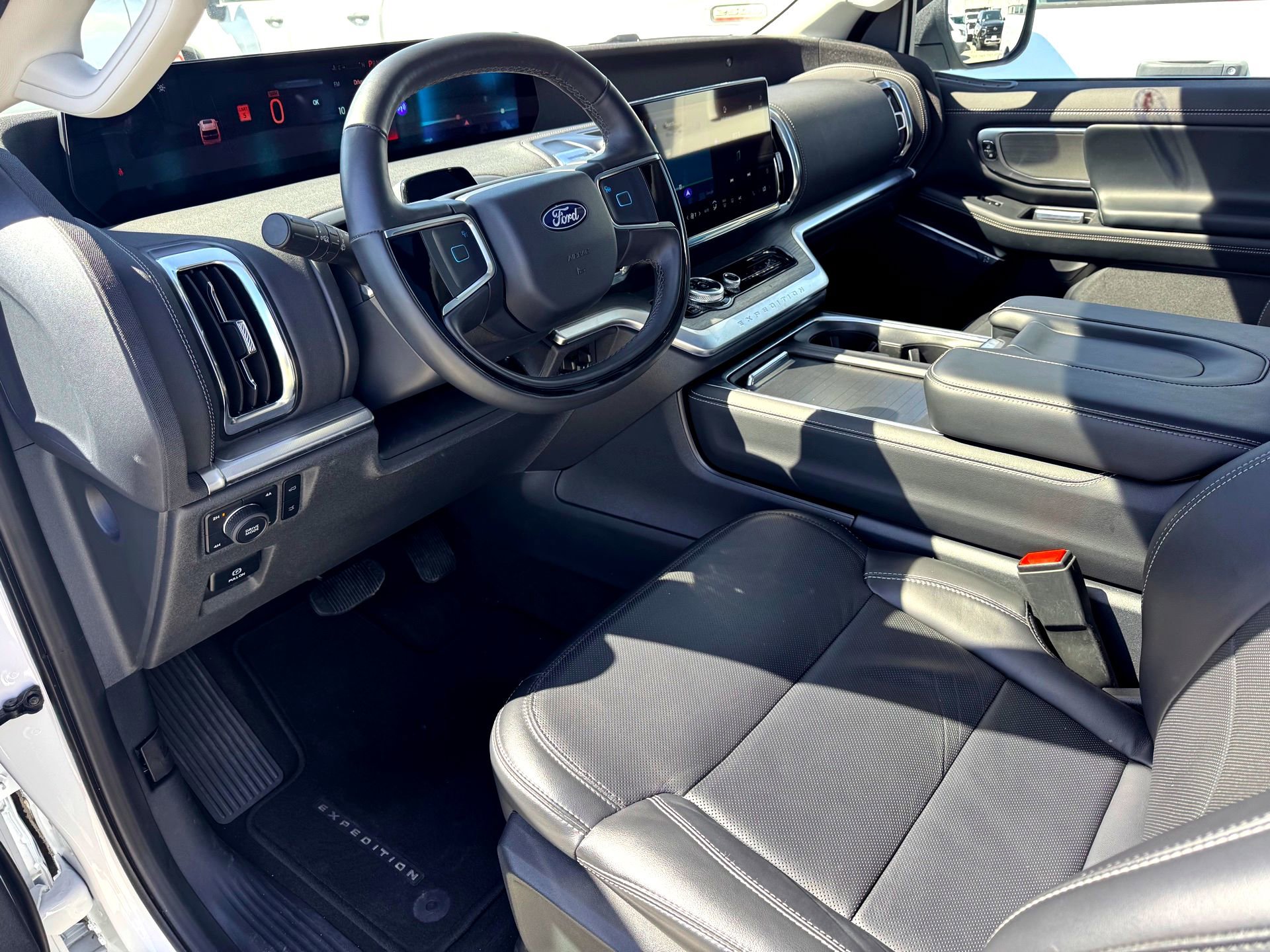 Used 2025 Ford Expedition Platinum AWD/4WD image 11