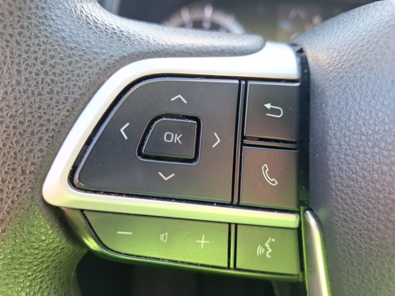 Used 2022 Toyota Highlander L image 19