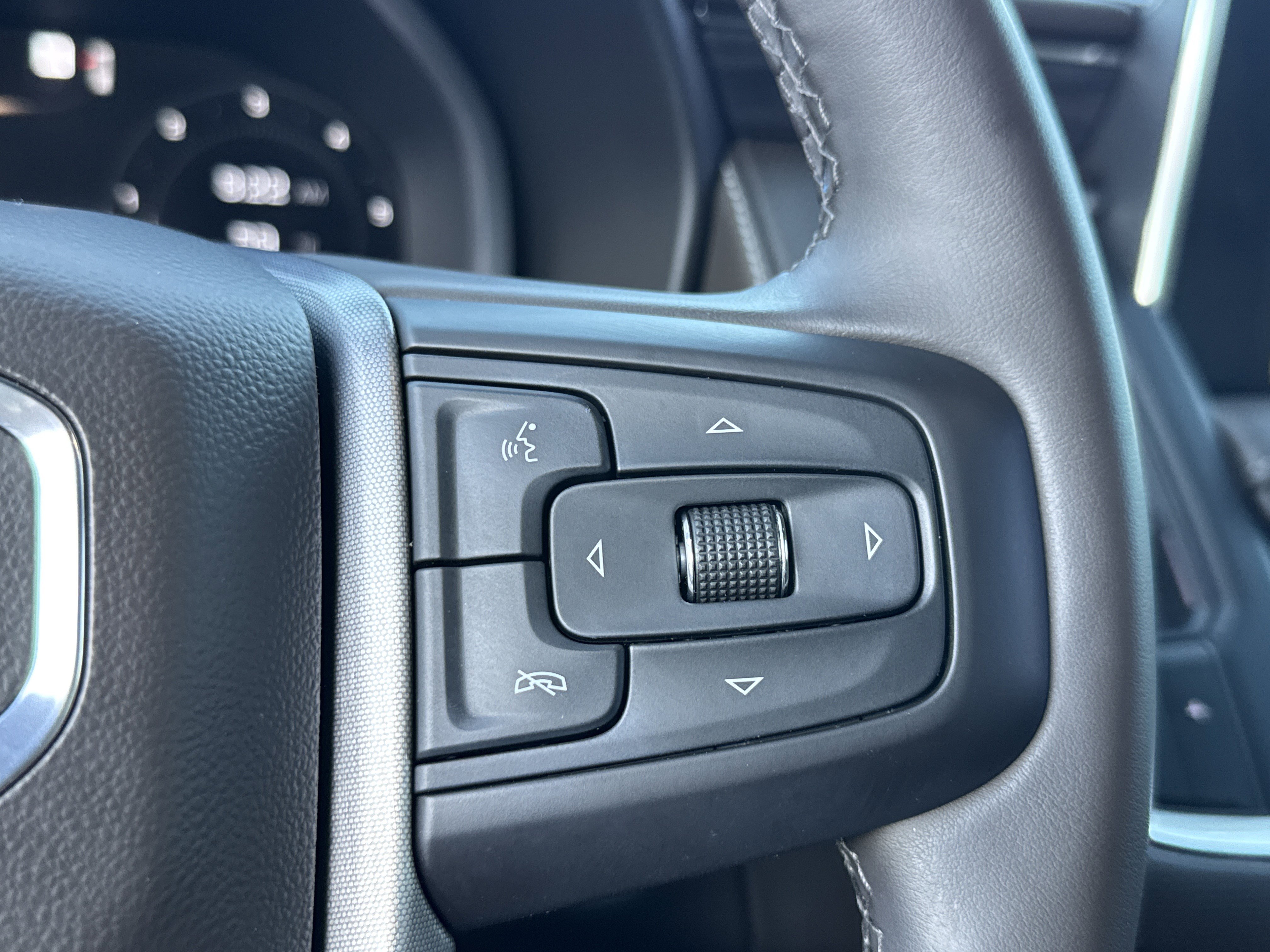 Used 2023 GMC Yukon SLT w/ SLT Premium Package RWD image 21