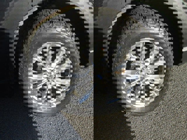 Used 2020 Ford Explorer XLT w/ Equipment Group 202A image 9