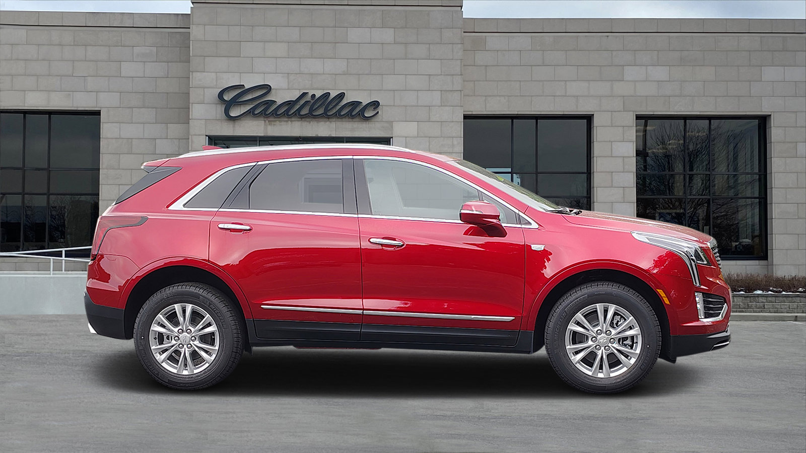 New 2025 Cadillac XT5 Luxury image 2