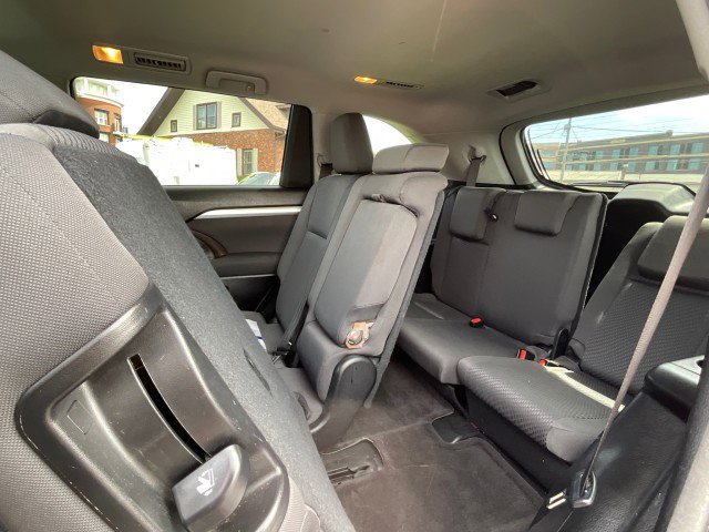 Used 2014 Toyota Highlander LE w/ Preferred Accessory Package AWD/4WD image 27