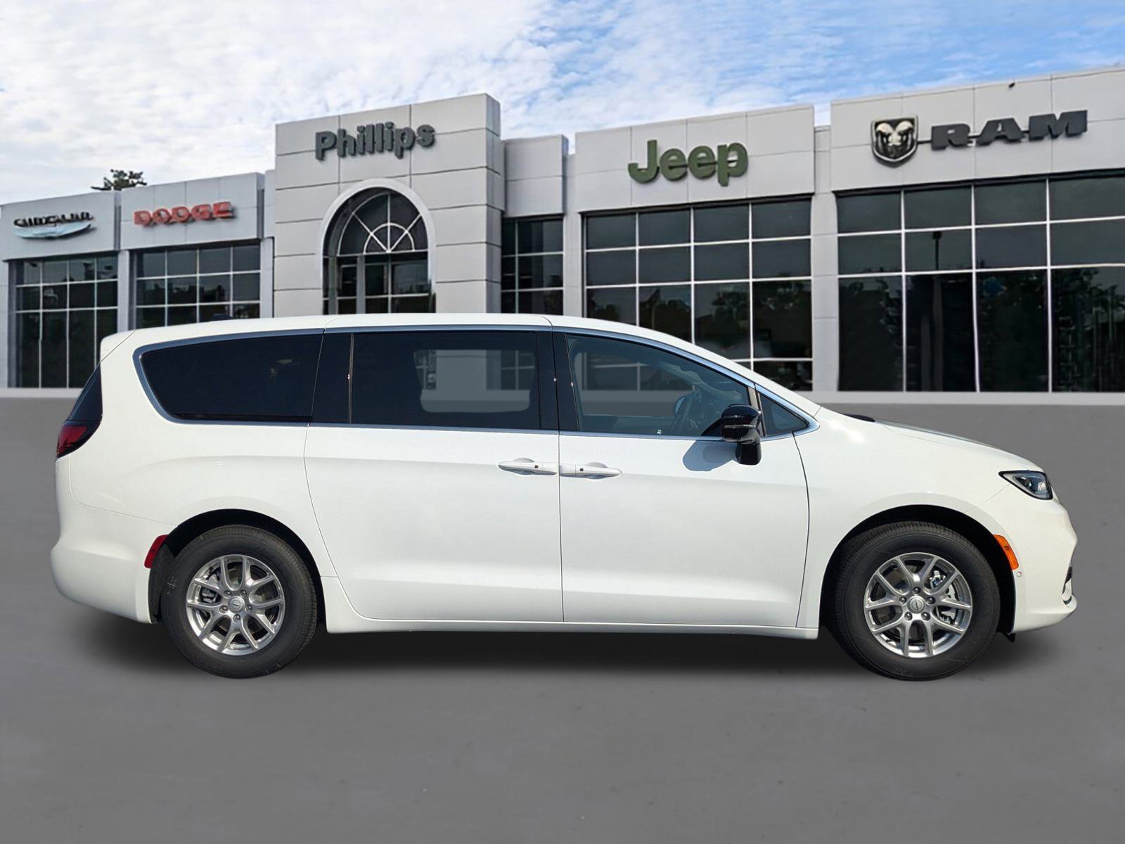 New 2026 Chrysler Pacifica Select image 2