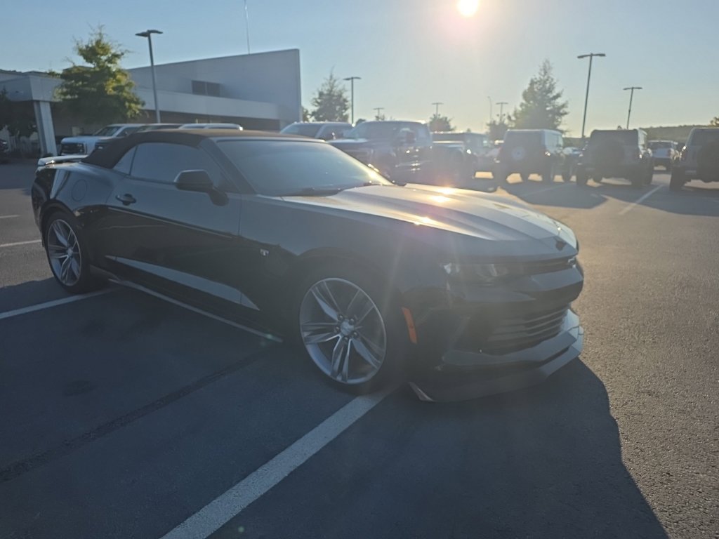 Used 2017 Chevrolet Camaro LT w/ Technology Package RWD image 4