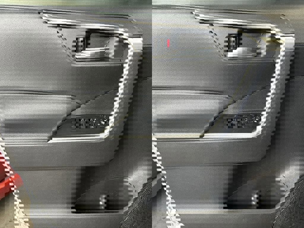 Used 2021 Toyota RAV4 XLE w/ XLE Grade Weather Package image 22