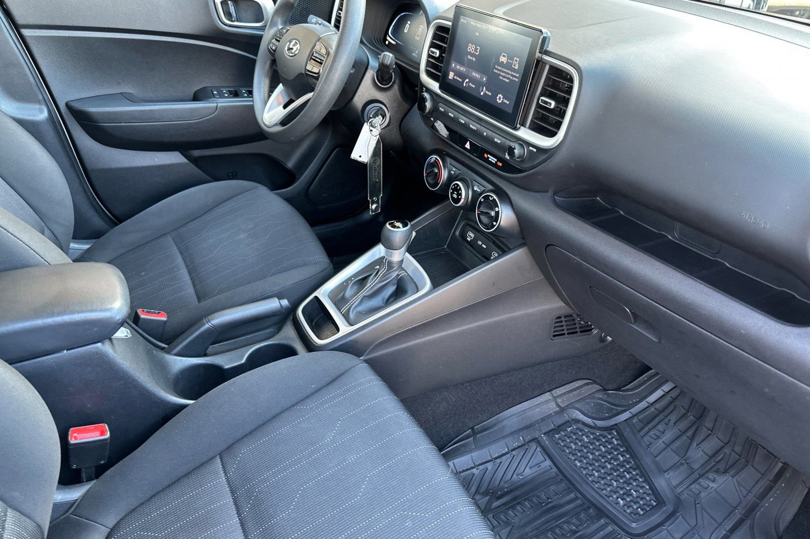 Used 2024 Hyundai Venue SE image 16