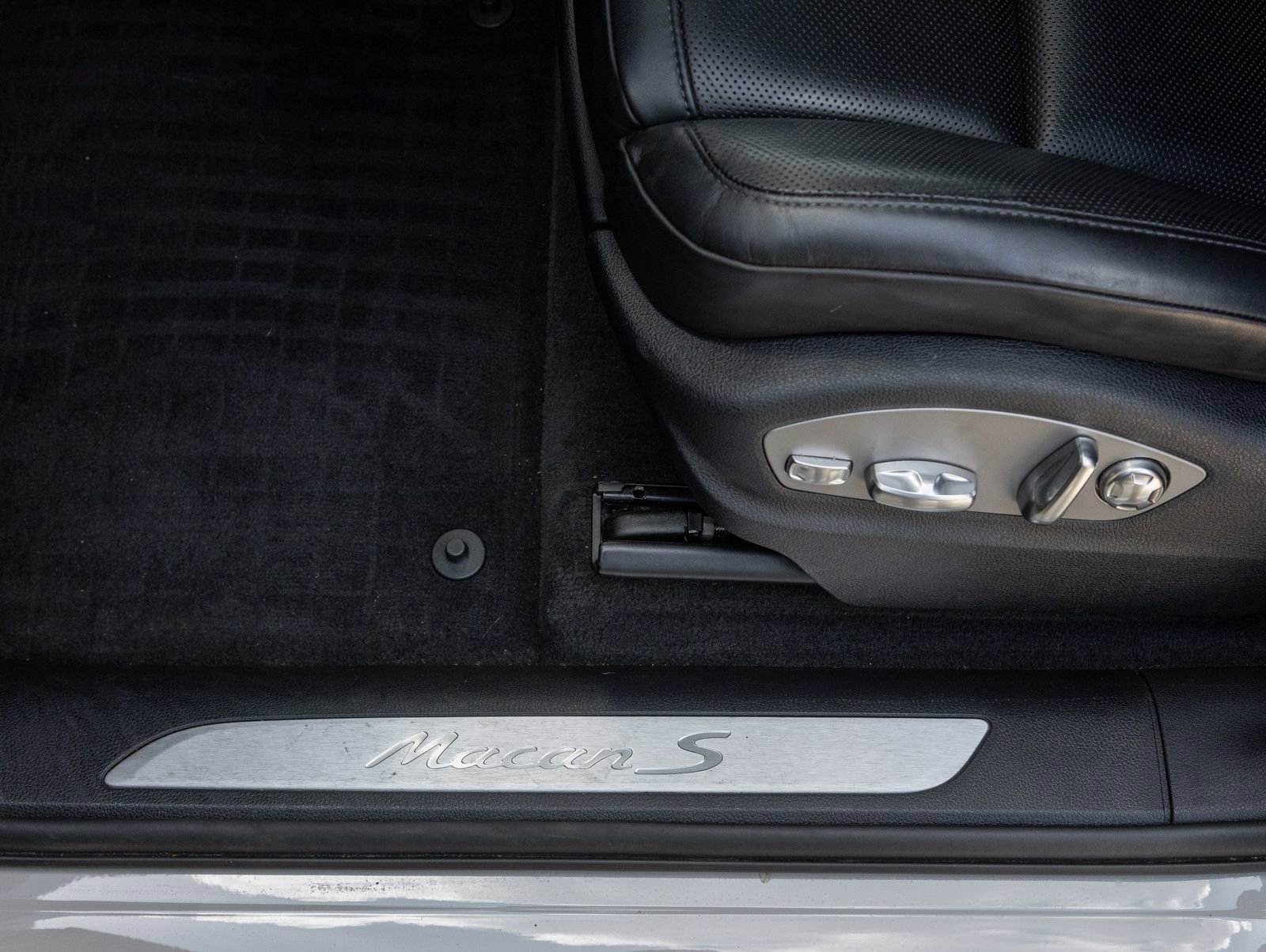 Certified 2023 Porsche Macan S AWD/4WD image 21
