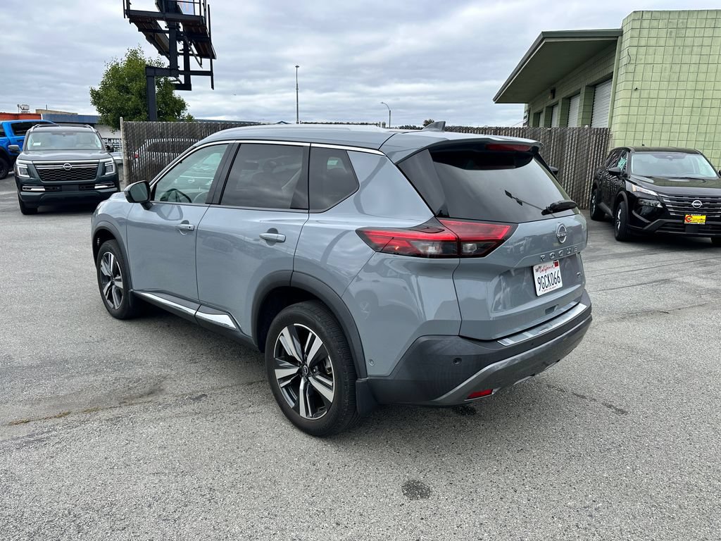 Used 2023 Nissan Rogue SL w/ SL Premium Package FWD image 5