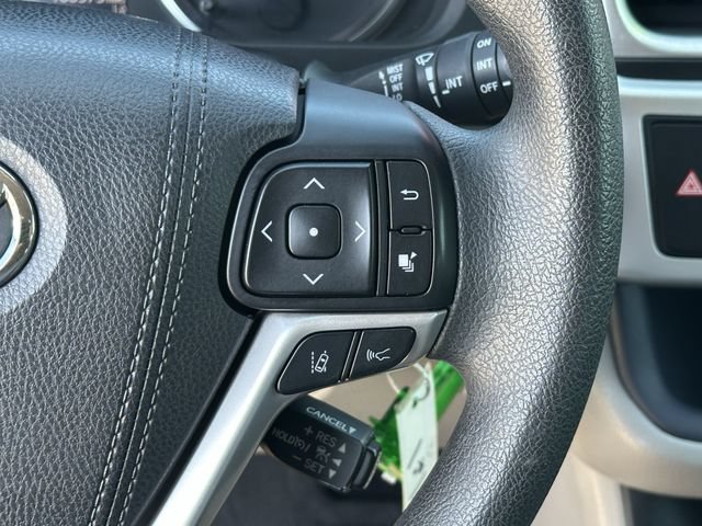 Used 2017 Toyota Highlander LE FWD image 14