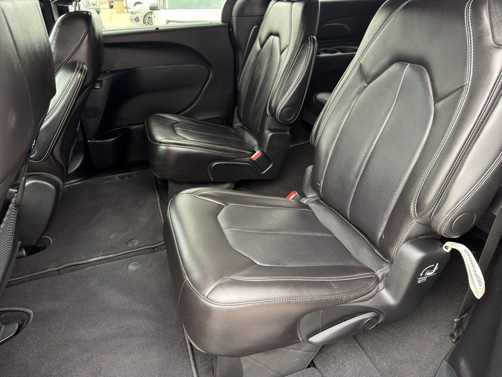 Used 2026 Chrysler Pacifica Select image 10