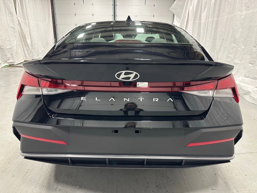 Used 2025 Hyundai Elantra Sport image 6