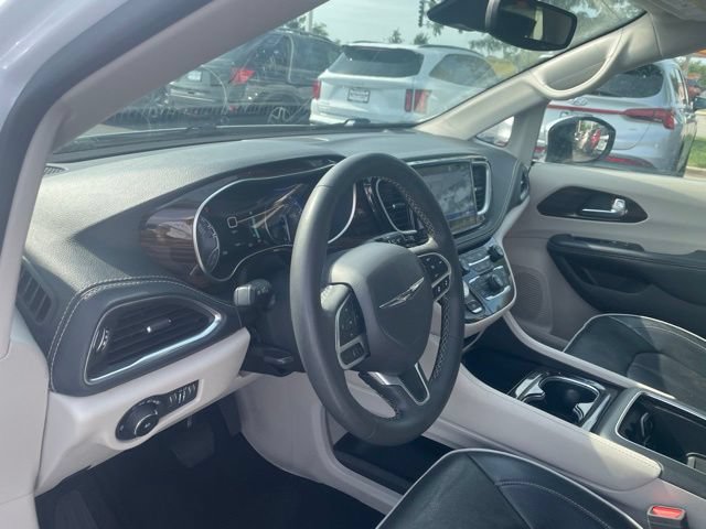 Used 2023 Chrysler Pacifica Limited FWD image 10