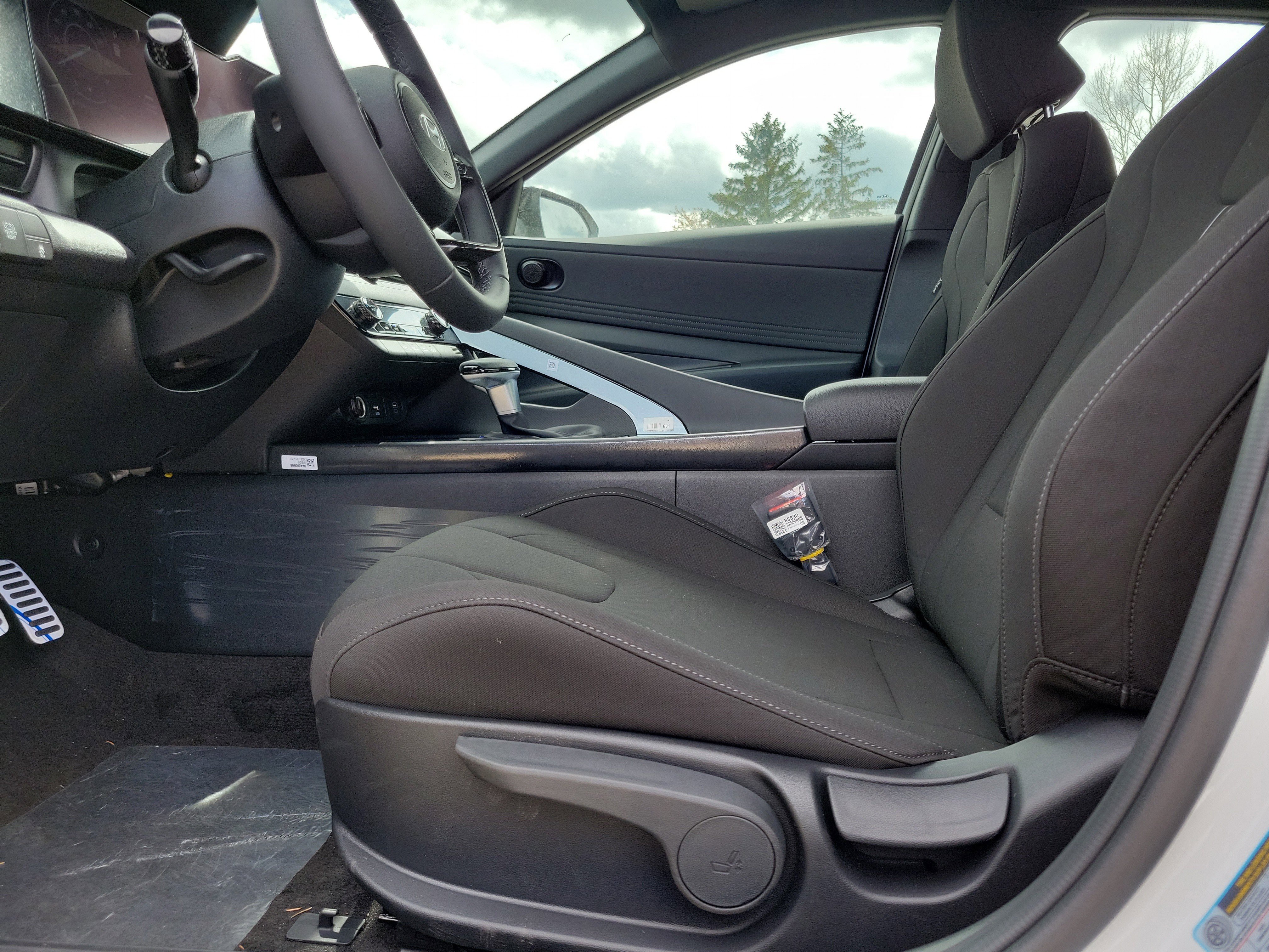 New 2025 Hyundai Elantra SEL w/ Cargo Package FWD image 16