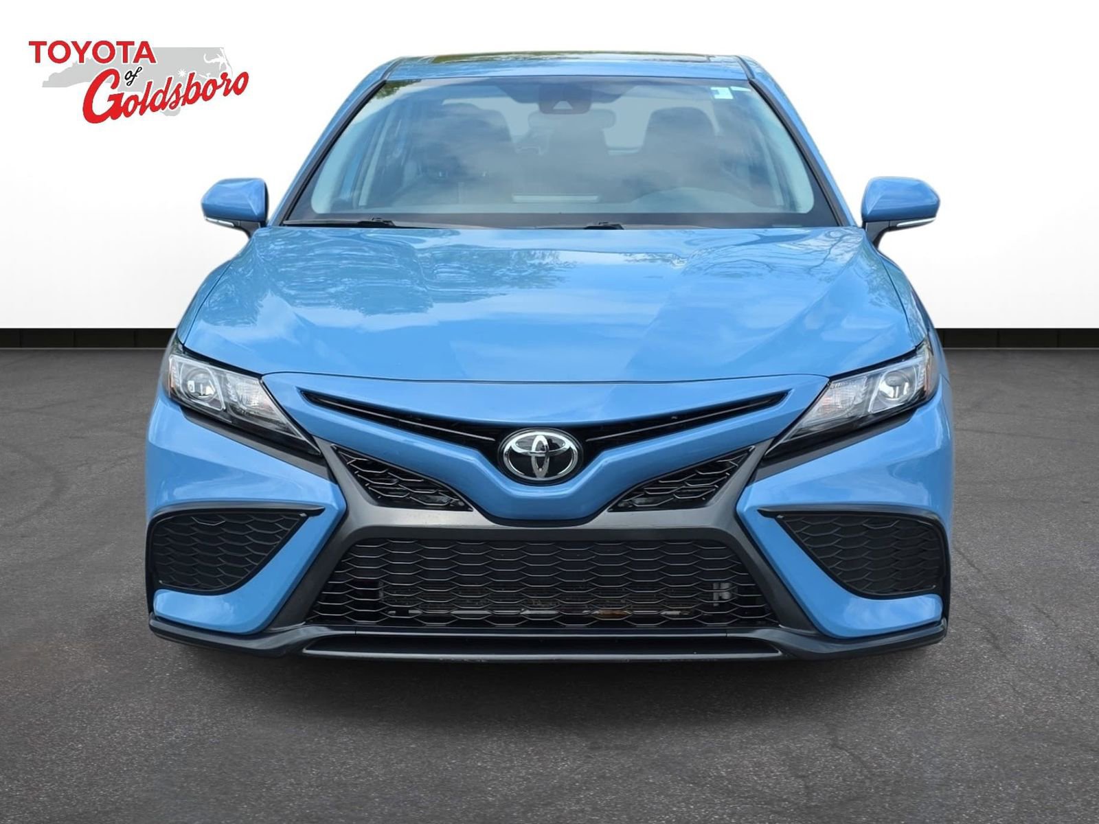 Used 2024 Toyota Camry SE image 2