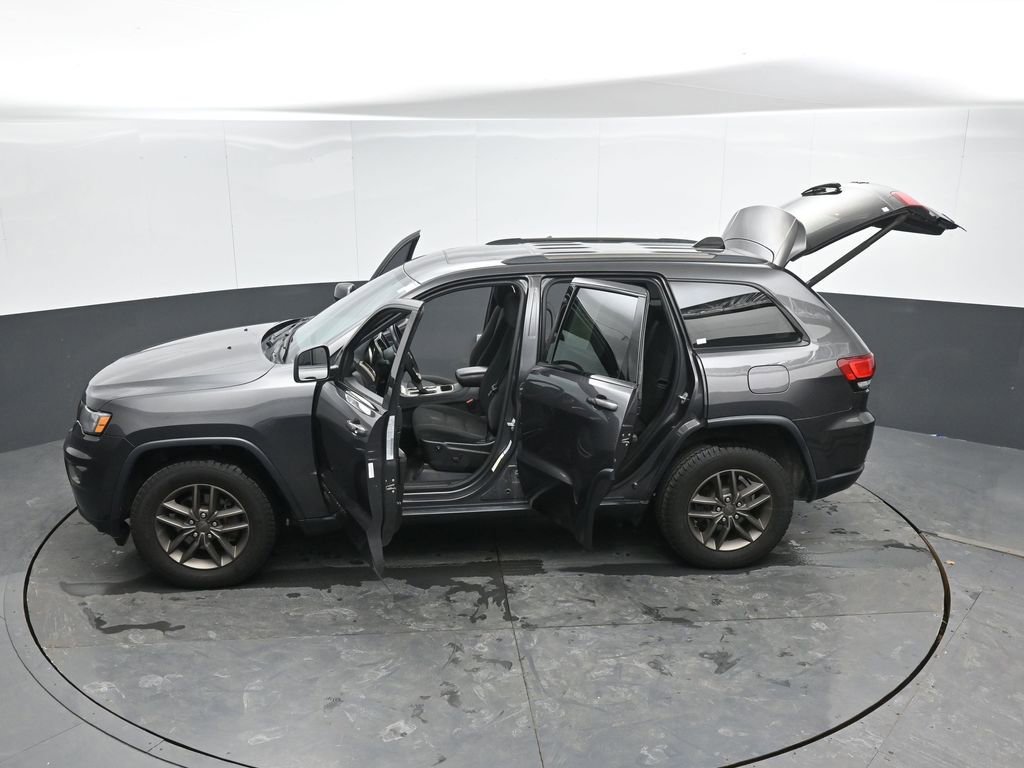 Used 2016 Jeep Grand Cherokee Laredo 75th Anniversary image 43