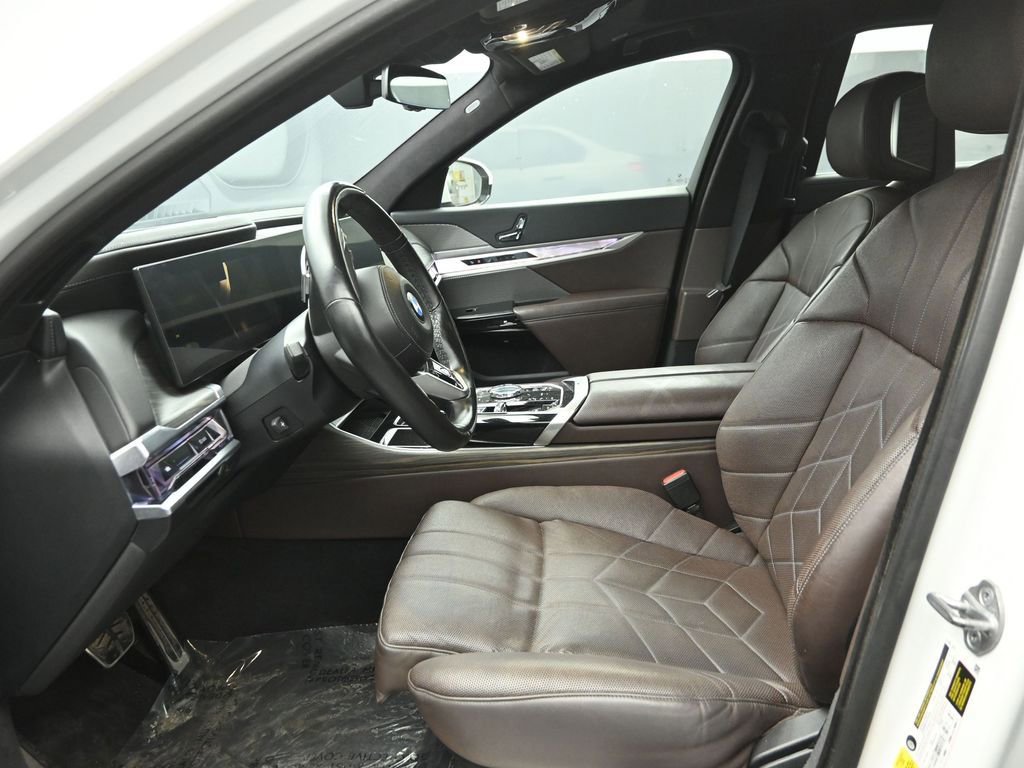 Used 2023 BMW 760i xDrive w/ Luxury Rear Seating Package image 9