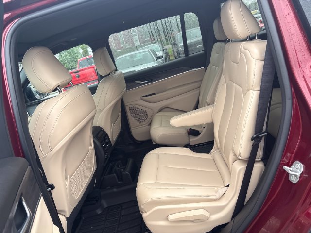 Used 2025 Jeep Grand Cherokee L Limited w/ Black Appearance Package AWD/4WD image 22
