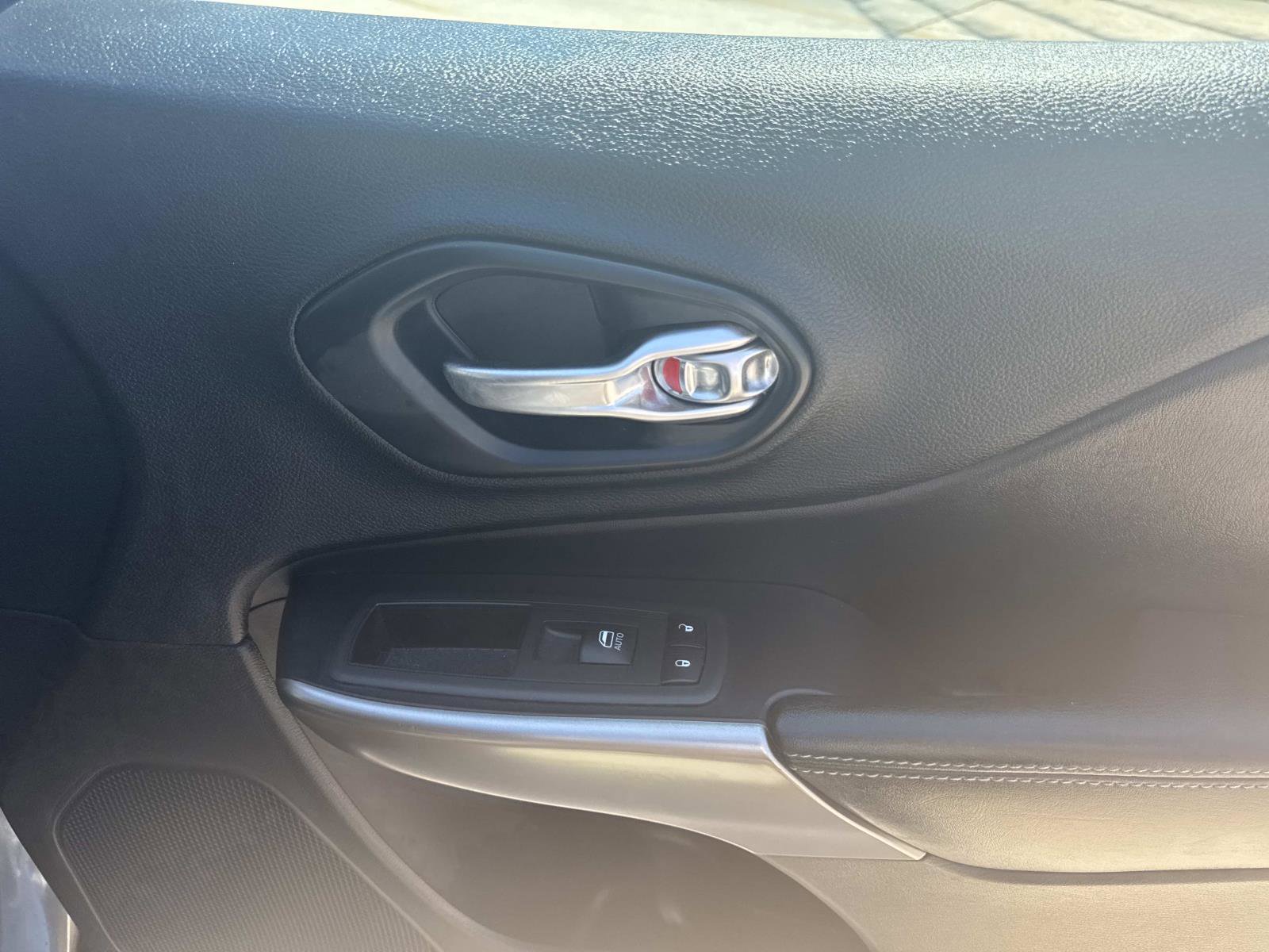 Certified 2020 Jeep Cherokee Latitude Plus image 14