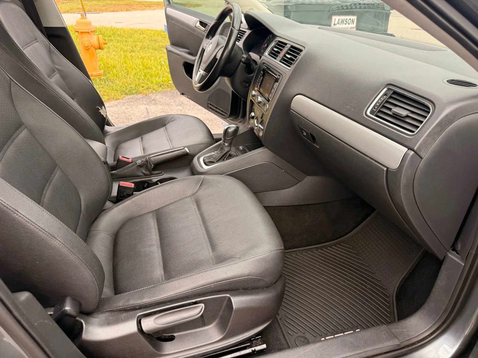 Used 2011 Volkswagen Jetta SEL image 18