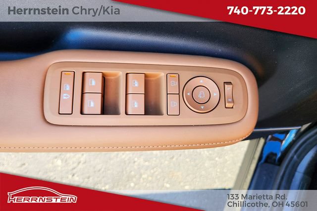 Used 2025 Hyundai Santa Fe Limited AWD/4WD image 13