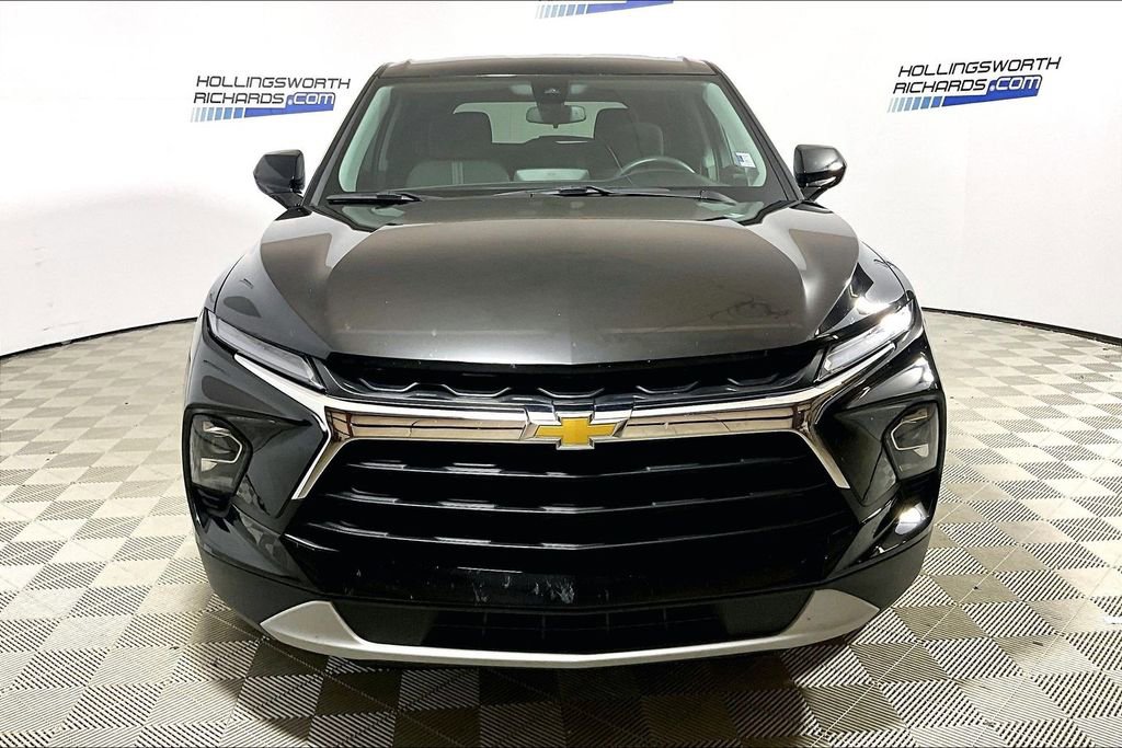 Used 2025 Chevrolet Blazer LT FWD image 2