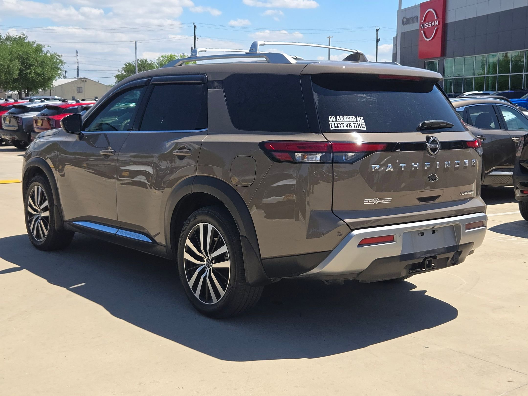 Used 2024 Nissan Pathfinder Platinum image 5