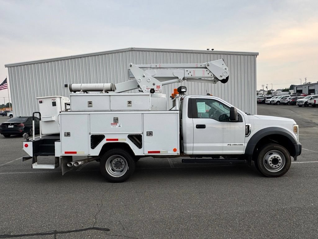 Used 2018 Ford F550 2WD Regular Cab Super Duty image 5