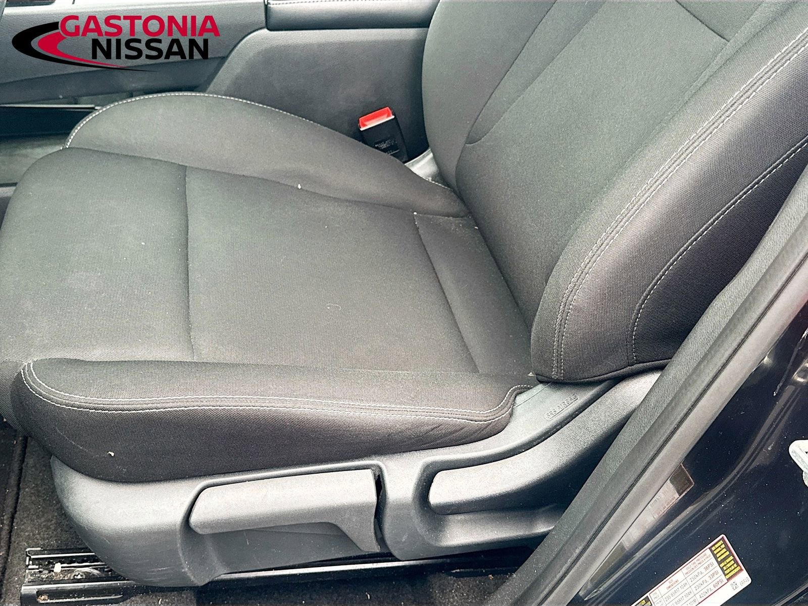 Used 2023 Nissan Rogue S image 23